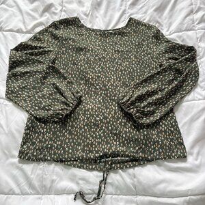 Mia + Tess Womens Size Small Green Dot‎ Woven Long Sleeve Keyhole Top Blouse
